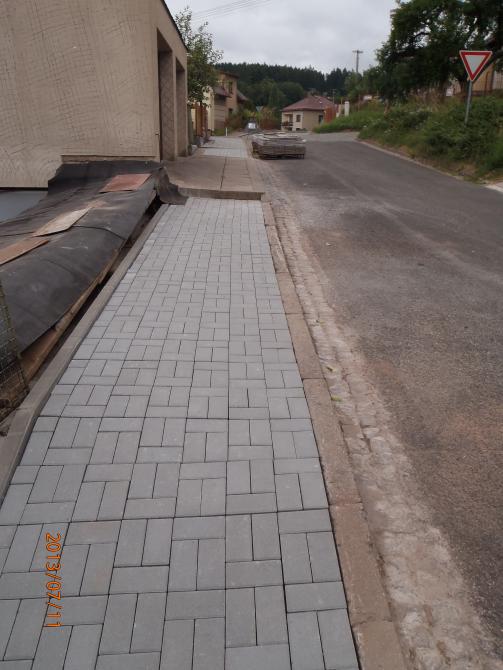 Rekonstrukce chodníku v ulici Rtyňka Rekonstrukce chodníku v ulici Rtyňka