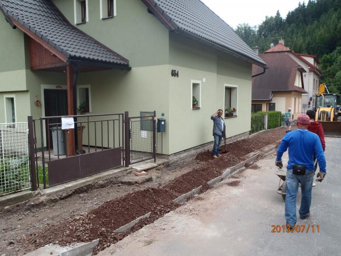 Rekonstrukce chodníku v ulici Zákopanka Rekonstrukce chodníku v ulici Zákopanka